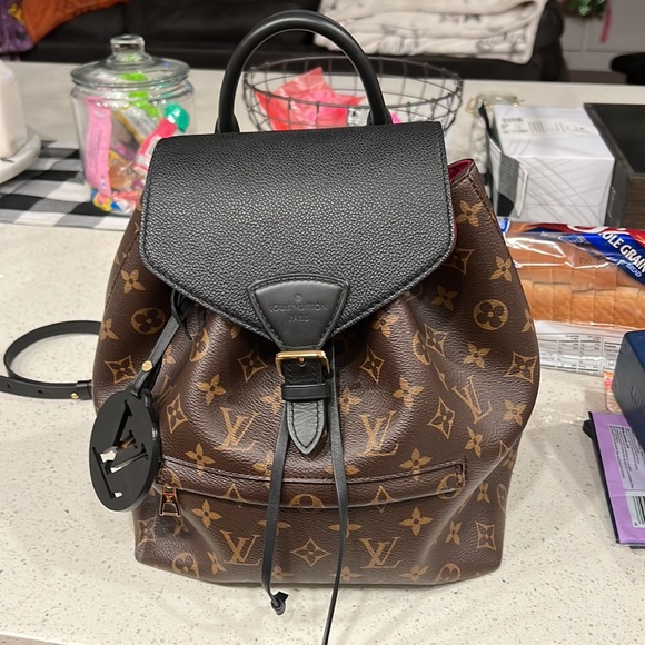 Authentic LV Montsouris PM, Brown/Black/inside is a burgundy red - Picture 7 of 8